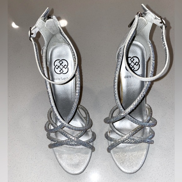 Daisy Fuentes Hero Silver Heels with Rhinestone Sparkle Strappy Shoe Size 8.5 - Picture 1 of 3